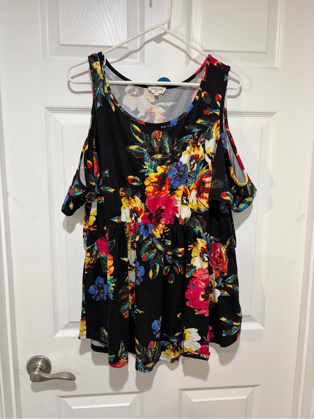 SWEET LOVELY BY JEN Black Floral Cold-Shoulder Flowy Top